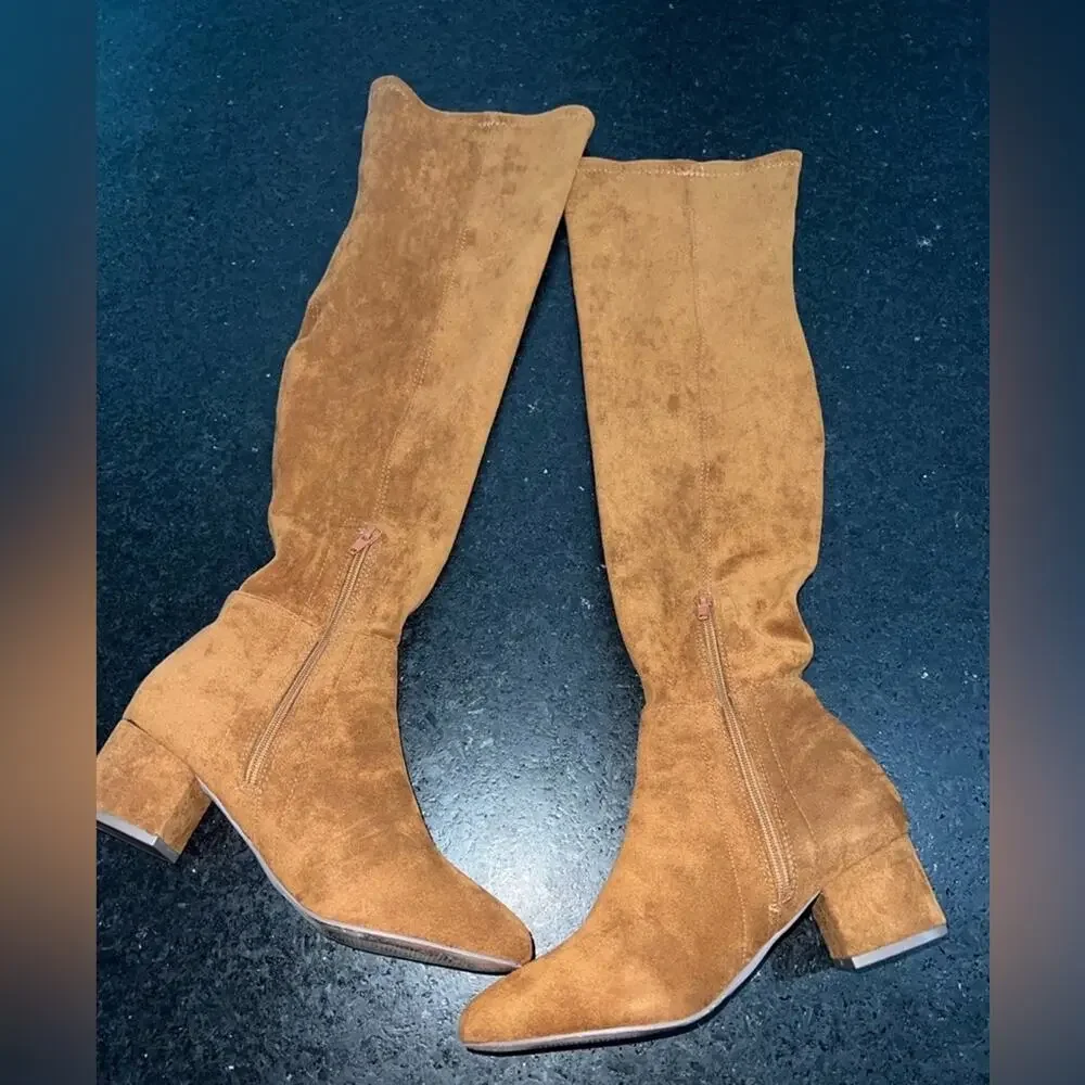 UEC CHASE + CHLOE FAUX SUEDE CAMEL COLOR OVER THE KNEE BOOTS SZ 8
